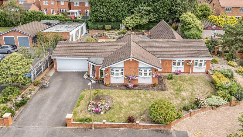 Property image for Morpeth, Dosthill, B77 1JF - Impressively Extended with Versatile Layout