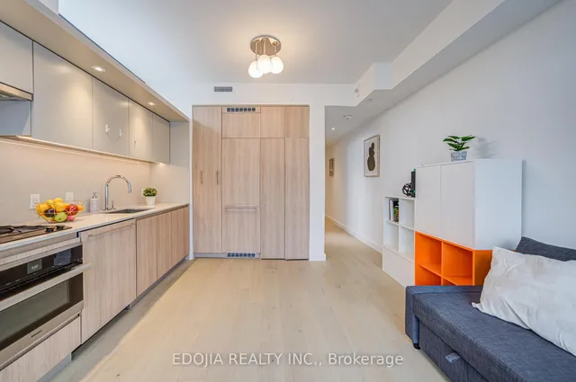 Additional image 14 of 81 Wellesley St Unit 1407