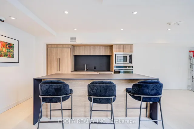 Additional image 25 of 81 Wellesley St Unit 1407