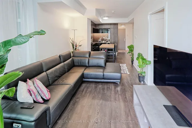 Additional image 9 of 15 Merchants' Wharf Unit 303