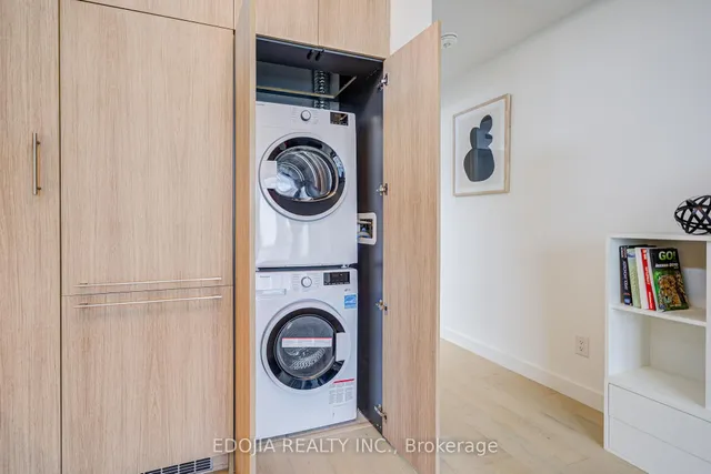 Additional image 15 of 81 Wellesley St Unit 1407