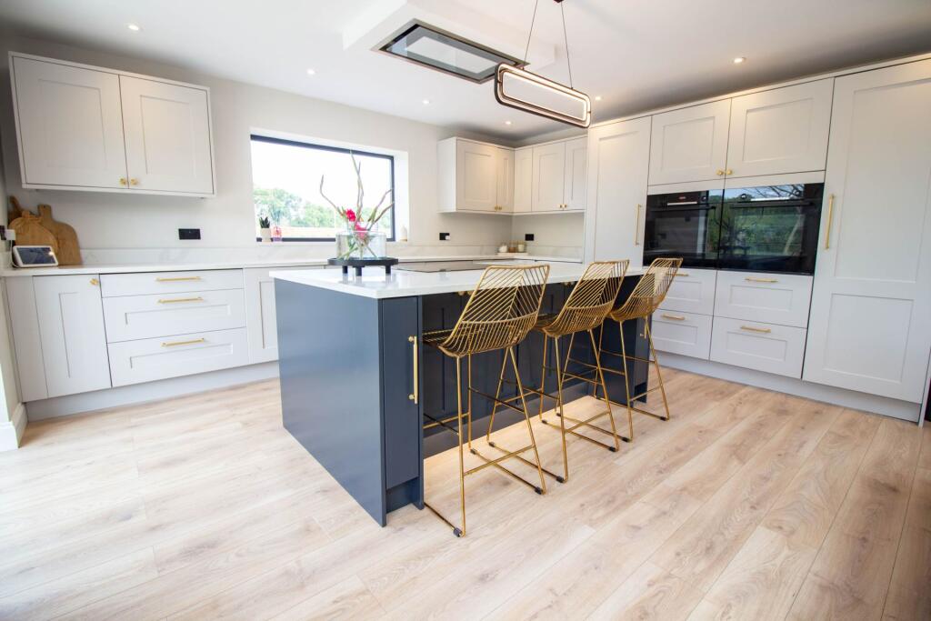 Additional image 9 of Lipyeate