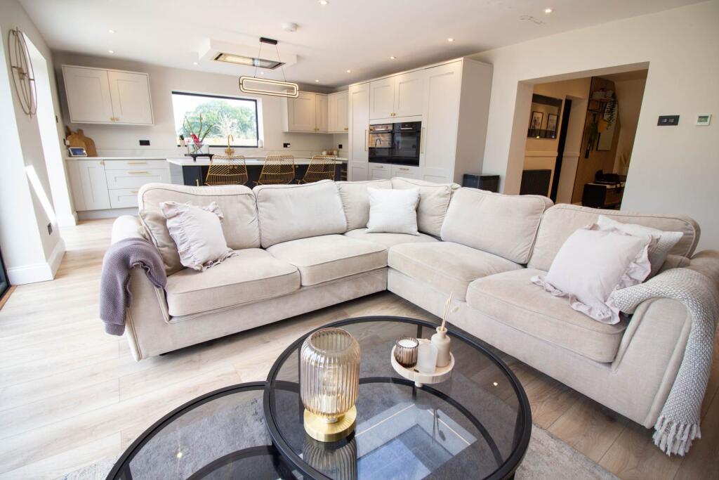 Additional image 8 of Lipyeate