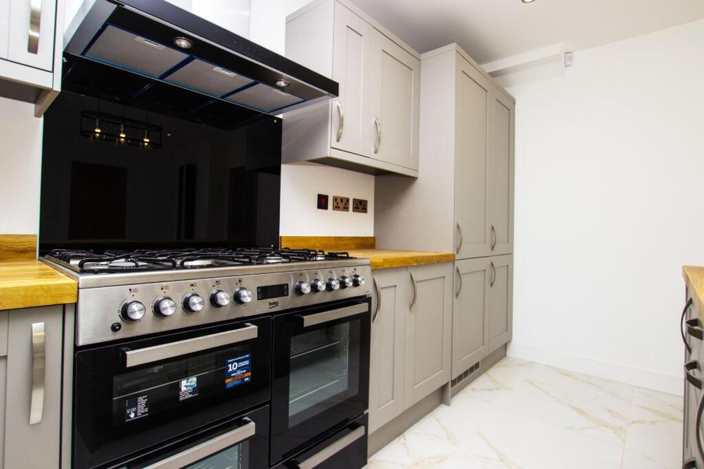 Additional image 18 of 'Ingleside House' St Albans Road
