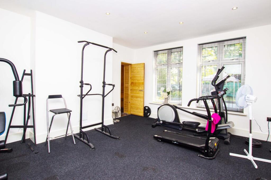 Additional image 12 of 'The Gables' St Albans Road