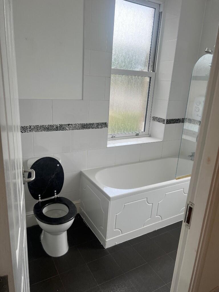 Additional image 6 of Flat 6, Millthorne House, Henthorn Road, Clitheroe, Lancashire, BB7 2LD