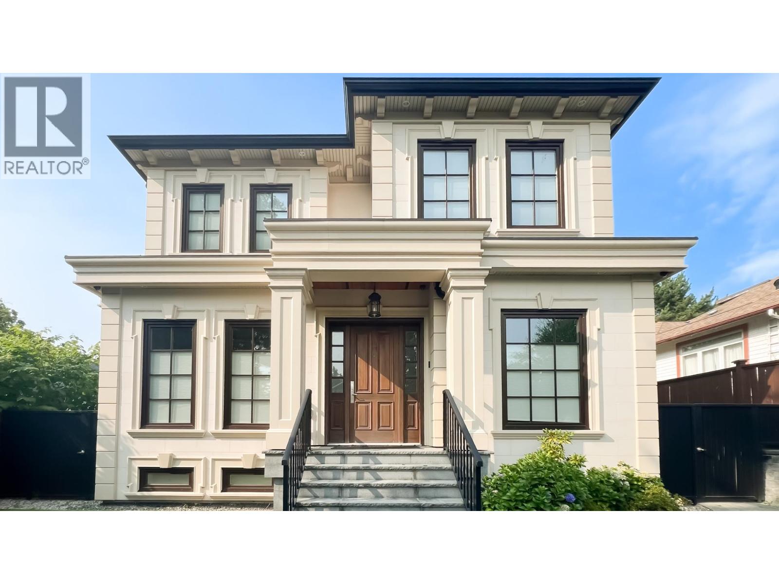 2071 W 36TH AVENUE|Vancouver, British Columbia V6M1L1