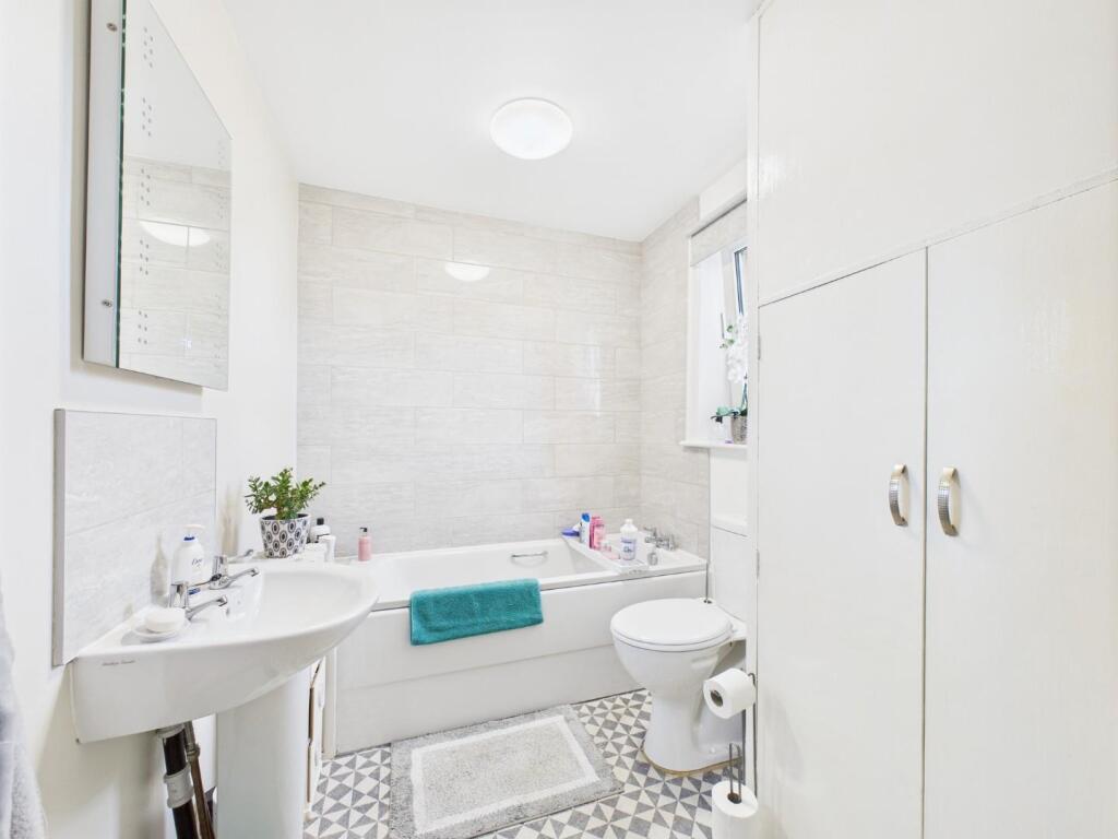 Additional image 11 of Leeds Road, Shipley