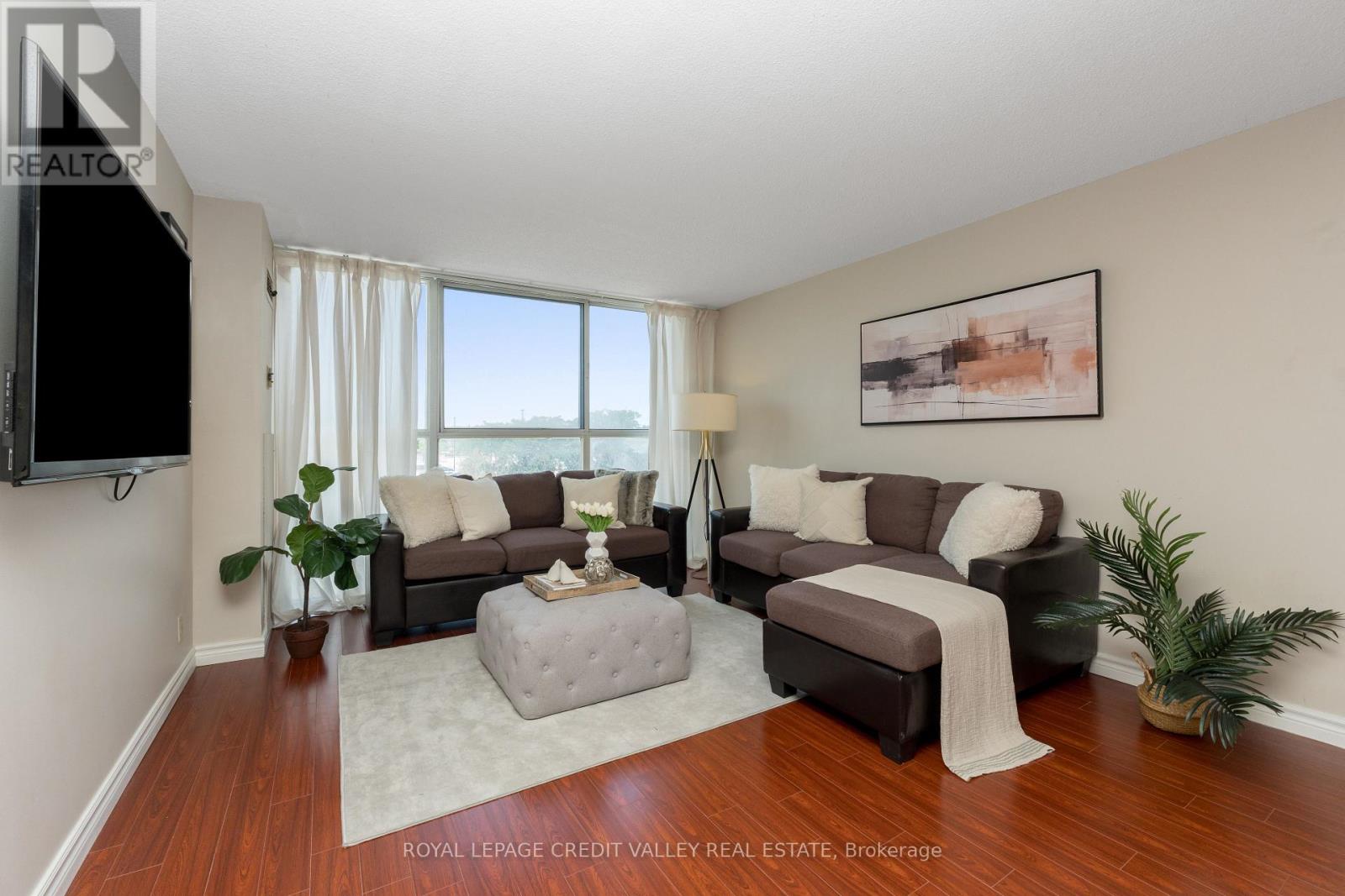 303 - 25 TRAILWOOD DRIVE|Mississauga (Hurontario), Ontario L4Z3K9