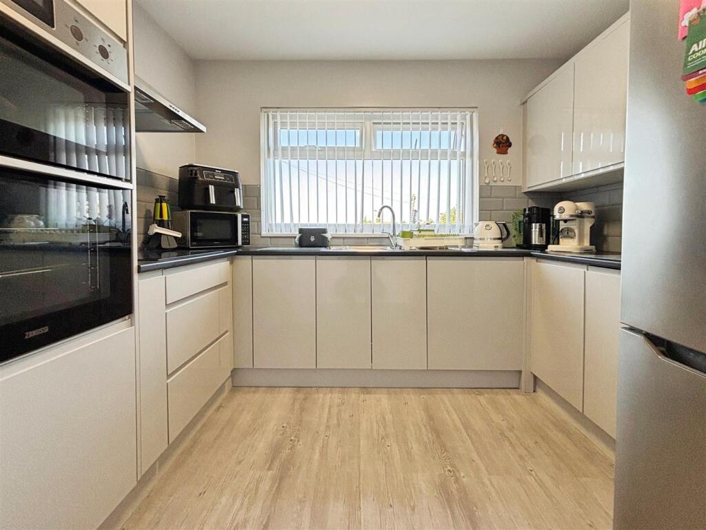 Additional image 7 of Queens Rise, Bradford, BD2 4BS