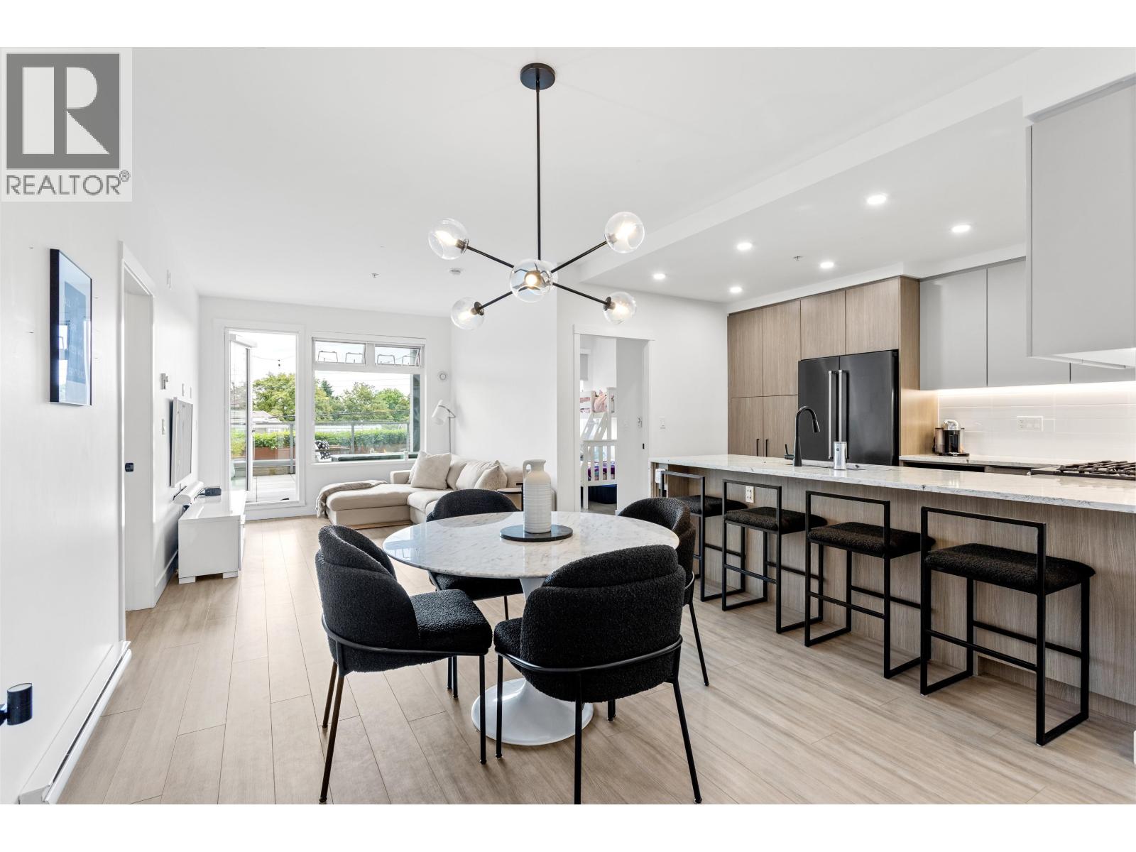201 2408 GRANT STREET|Vancouver, British Columbia V5K3G4