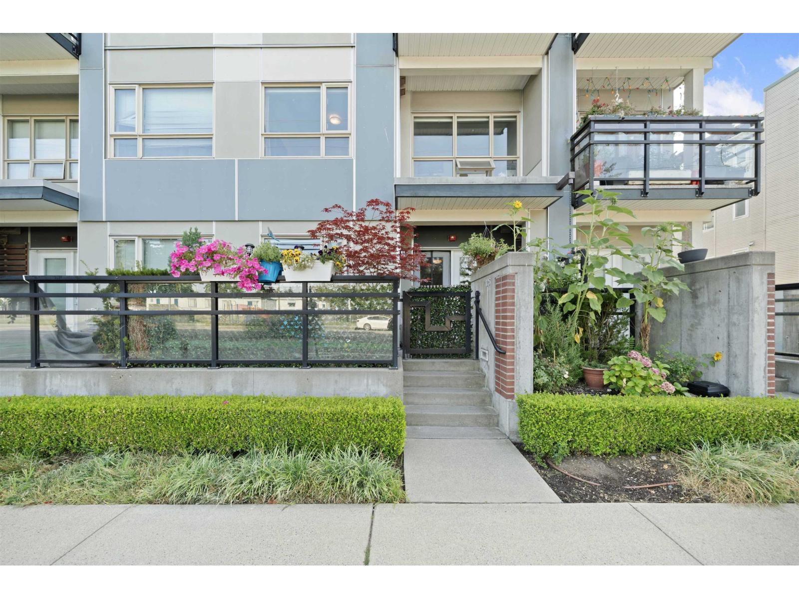 125 13228 OLD YALE ROAD|Surrey, British Columbia V3T0K3