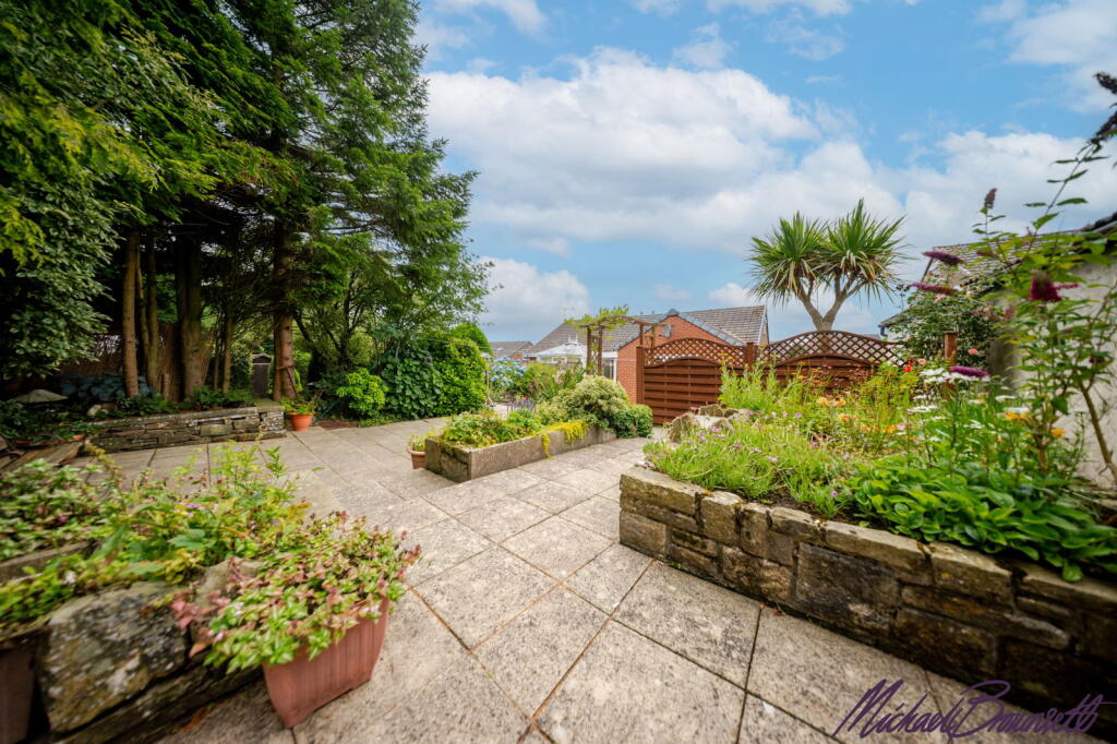 Additional image 17 of Moor Close Road, Bradford, Queensbury, BD13 2EA