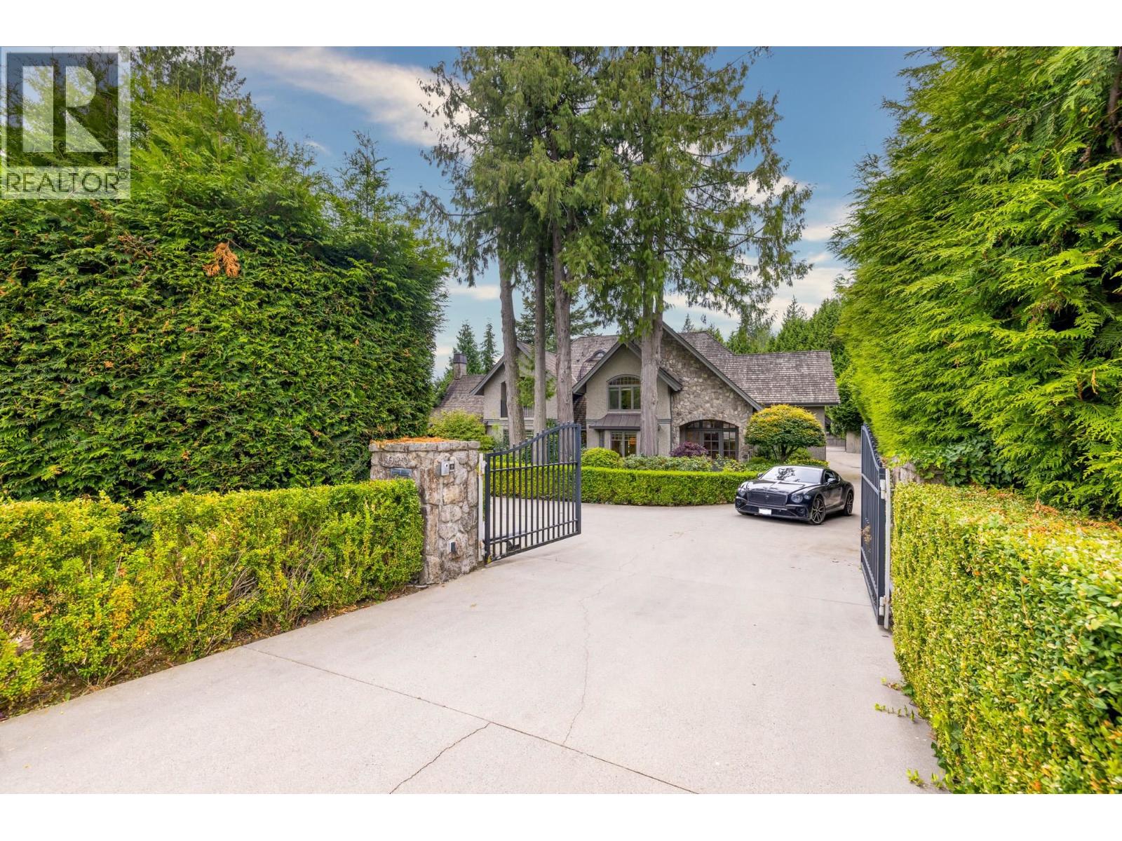920 PYRFORD ROAD|West Vancouver, British Columbia V7S2A1