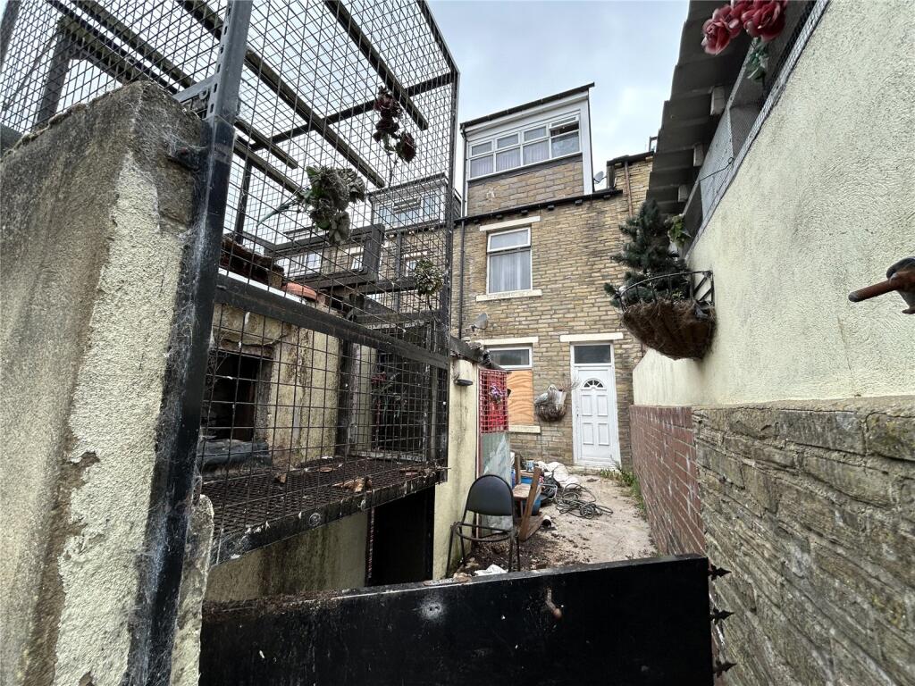 Additional image 3 of Newlands Place, Bradford, West Yorkshire