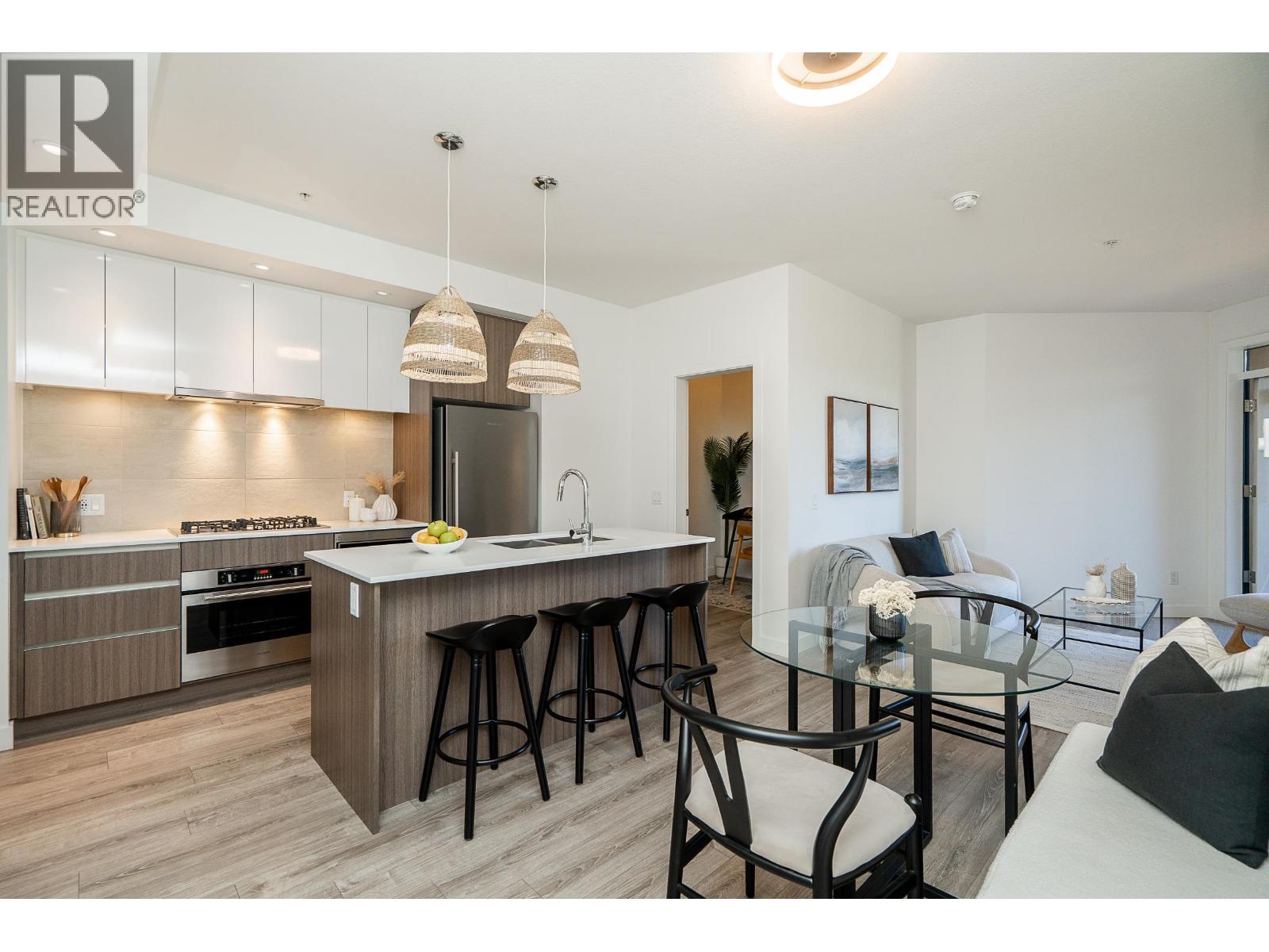 401 516 FOSTER AVENUE|Coquitlam, British Columbia V3J0H8