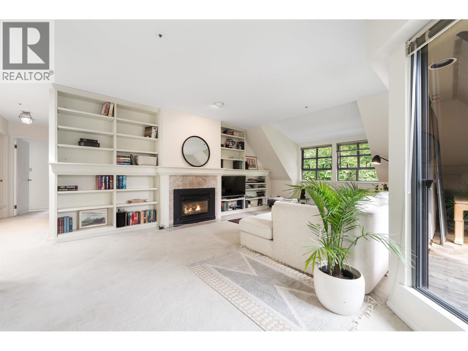 E403 628 W 12TH AVENUE|Vancouver, British Columbia V5Z1M8