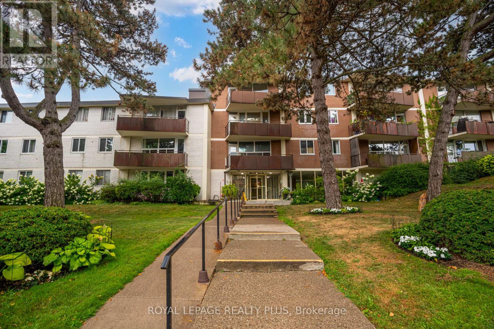 Property image for 409 - 100 COE HILL DRIVE|Toronto (High Park-Swansea), Ontario M6S3E1