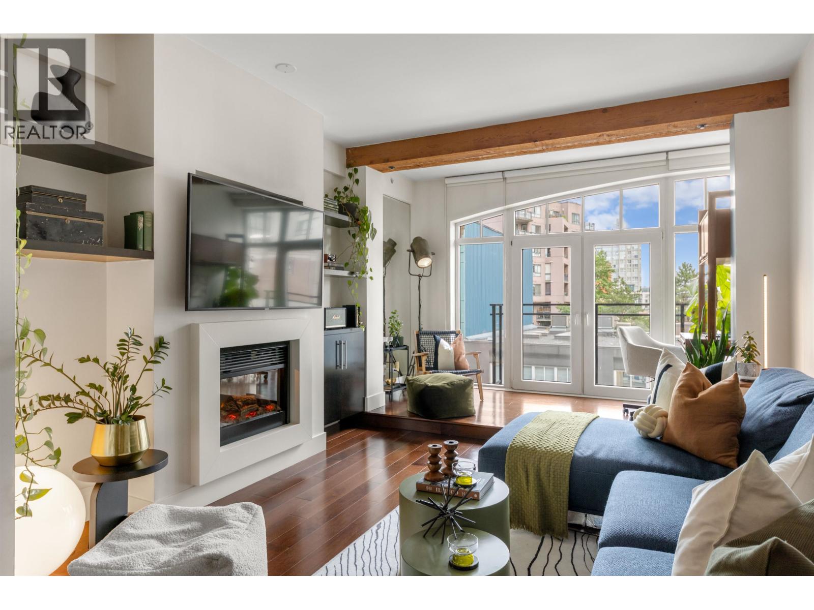 408 1275 HAMILTON STREET|Vancouver, British Columbia V6B1E2