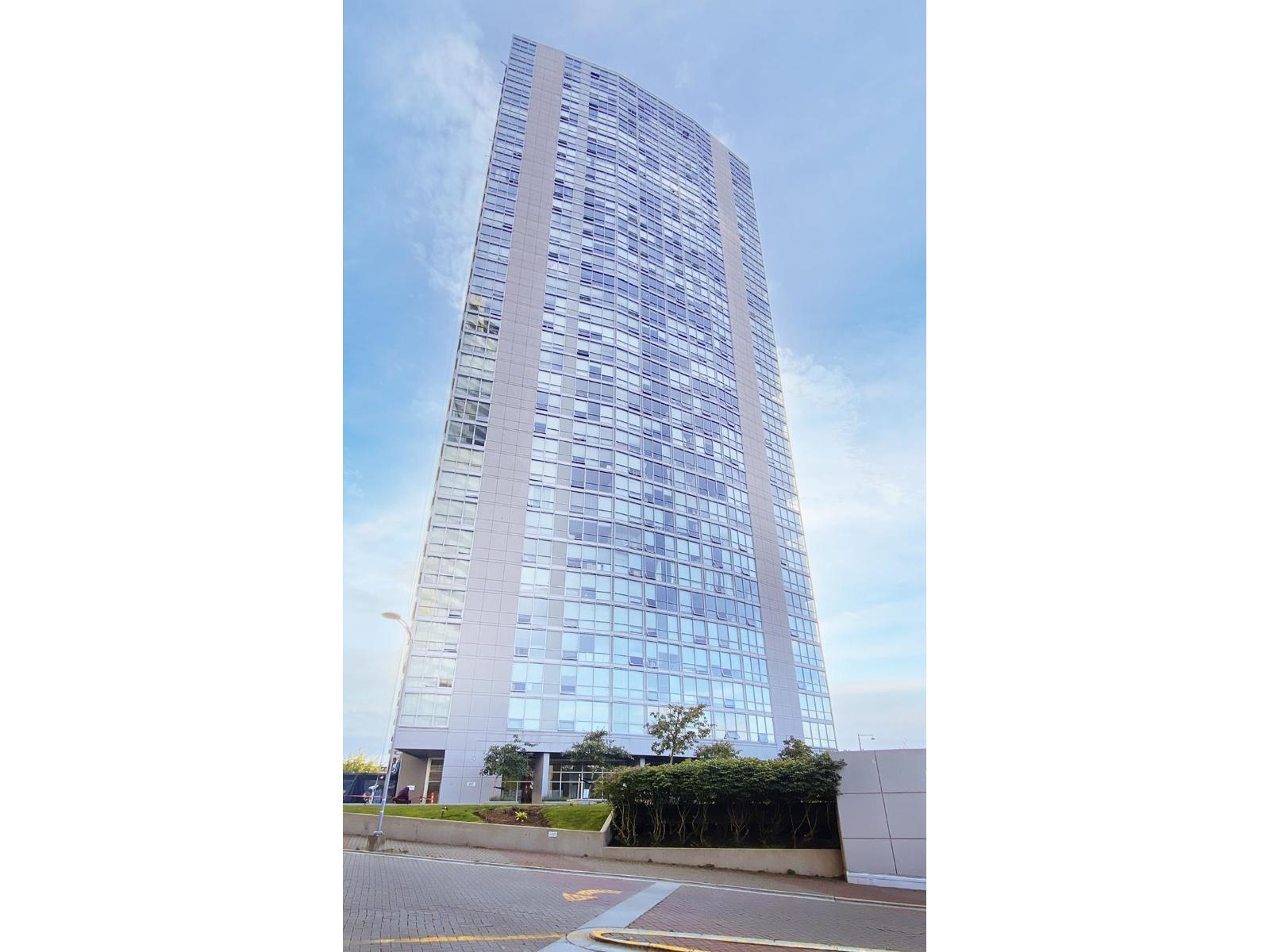 2510 13618 100 AVENUE|Surrey, British Columbia V3T0A8