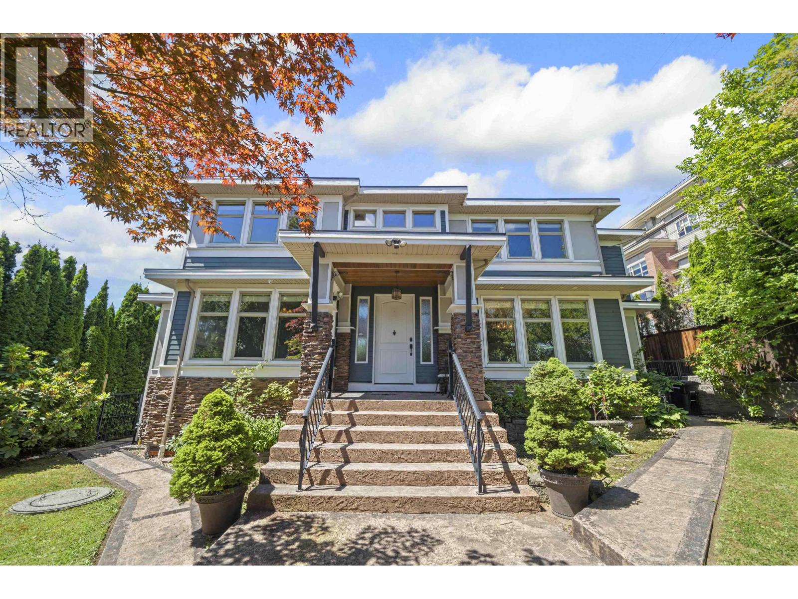 481 HOLDOM AVENUE|Burnaby, British Columbia V5B3V3