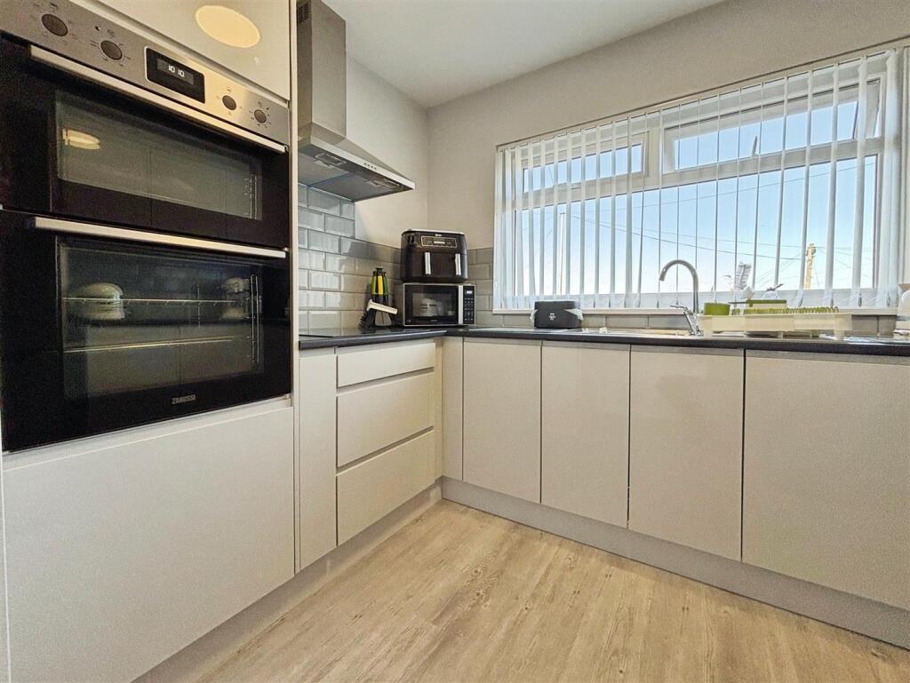 Additional image 8 of Queens Rise, Bradford, BD2 4BS