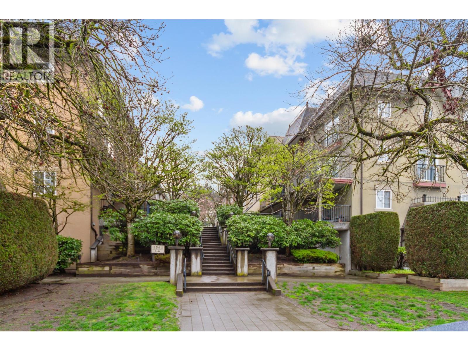 35 1561 BOOTH AVENUE|Coquitlam, British Columbia V3K6Z9