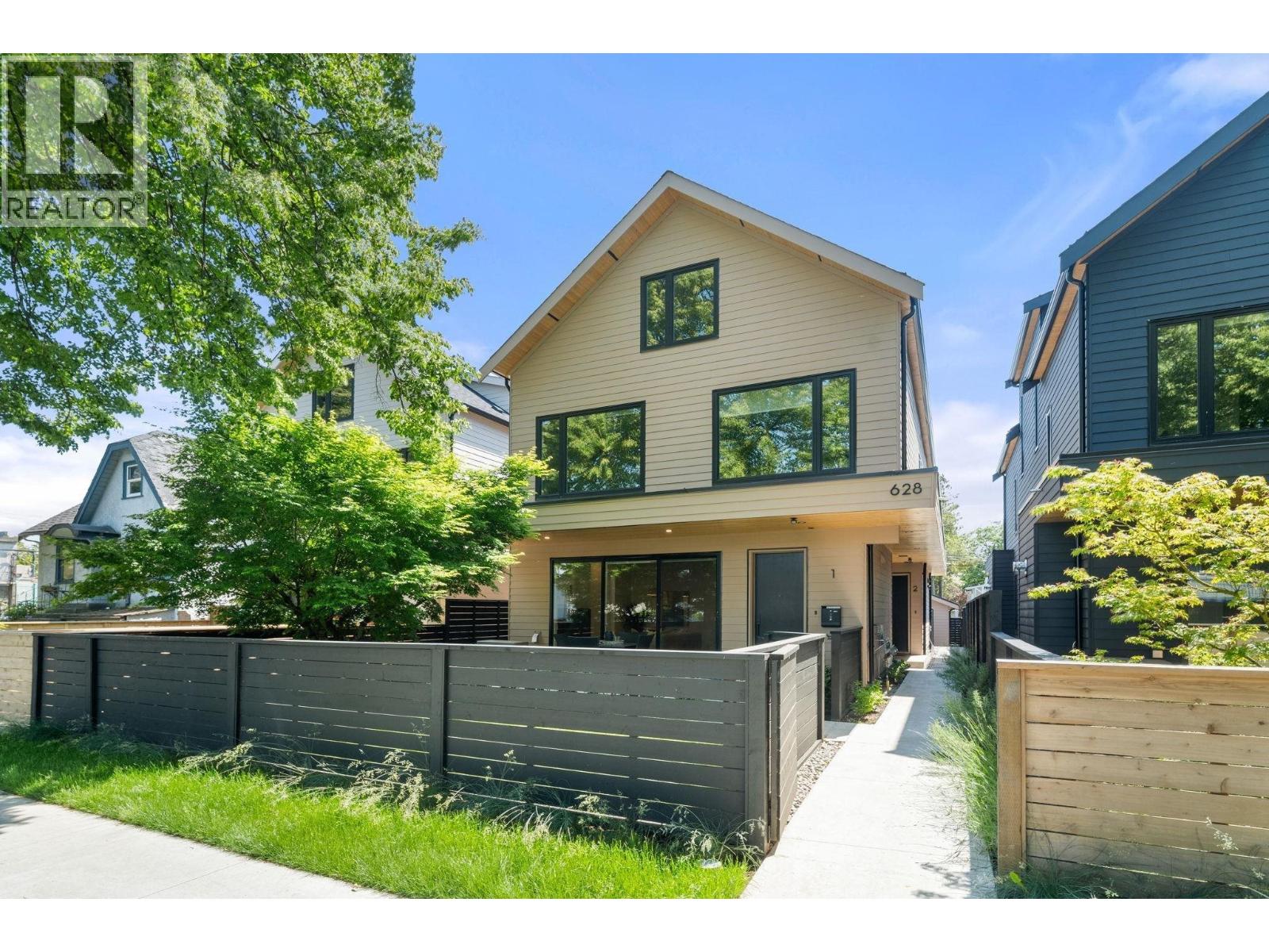 1 628 E 46TH AVENUE|Vancouver, British Columbia V5W2A3