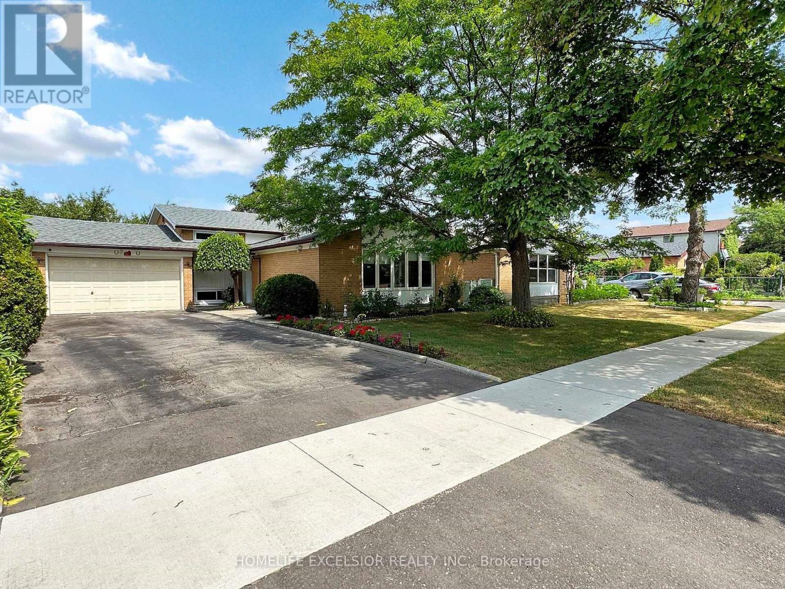Property image for 26 JOHN GARLAND BOULEVARD|Toronto (Mount Olive-Silverstone-Jamestown), Ontario M9V1N3