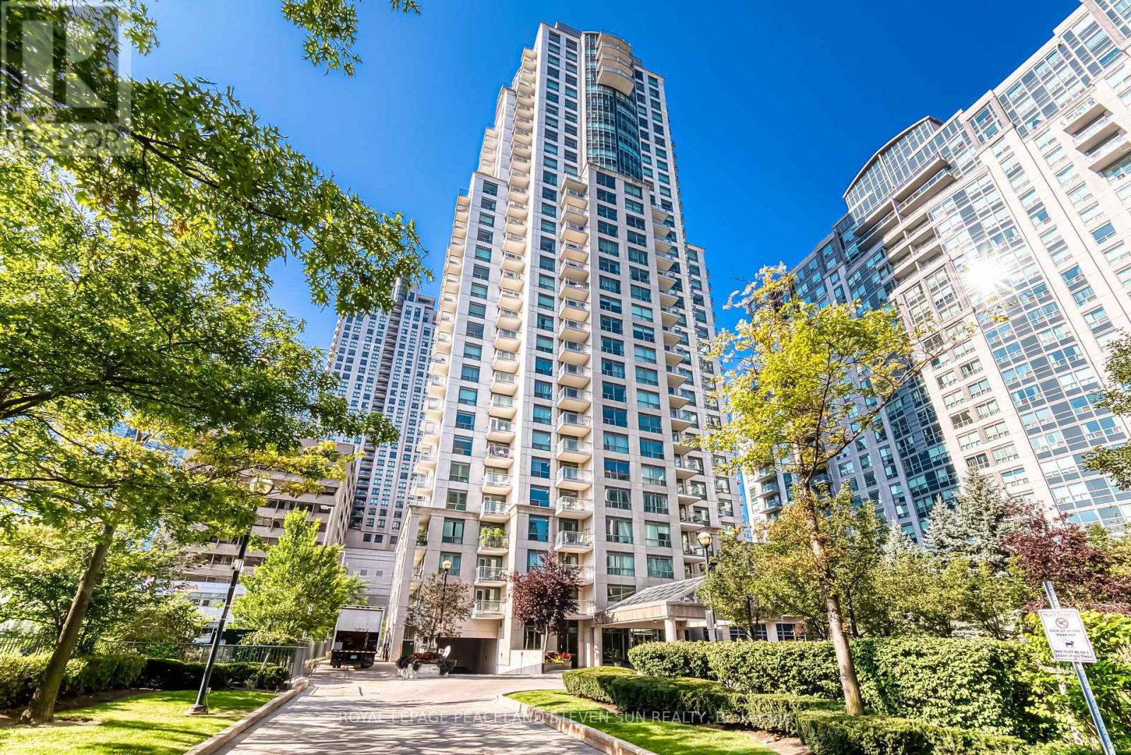 702 - 21 HILLCREST AVENUE|Toronto (Willowdale East), Ontario M2N7K2