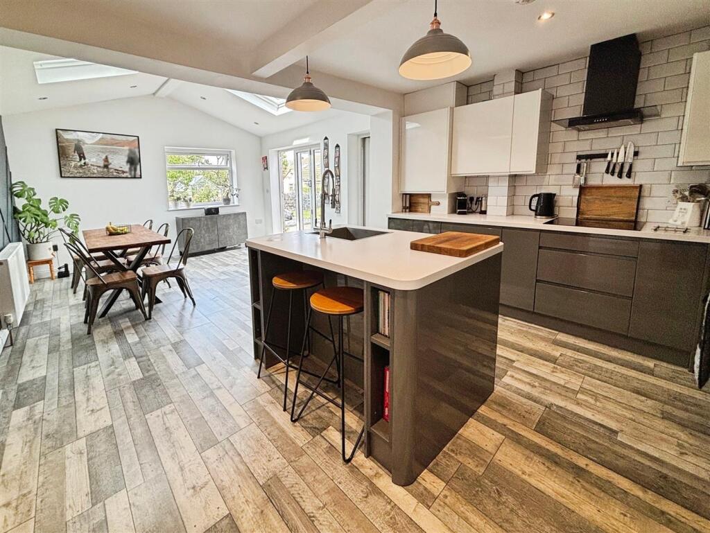 Additional image 20 of High Fernley Court, Wyke, Bradford, BD12 8AN