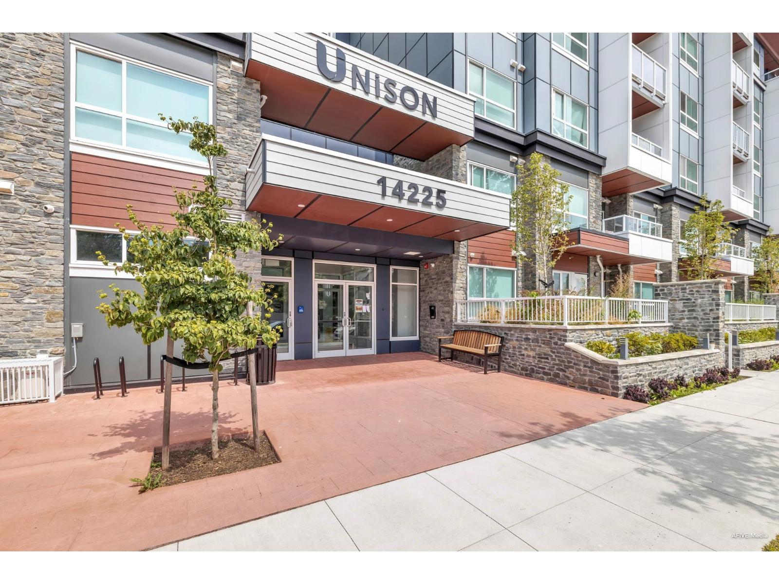 401 14225 103A AVENUE|Surrey, British Columbia V3T0T4