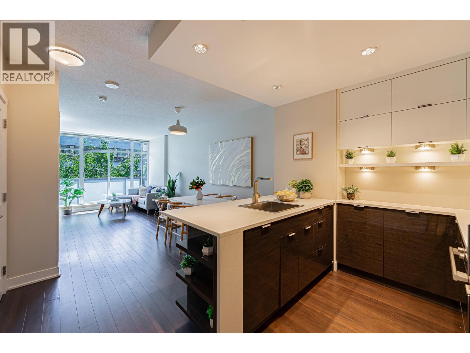 626 1777 W 7TH AVENUE|Vancouver, British Columbia V6J0E5