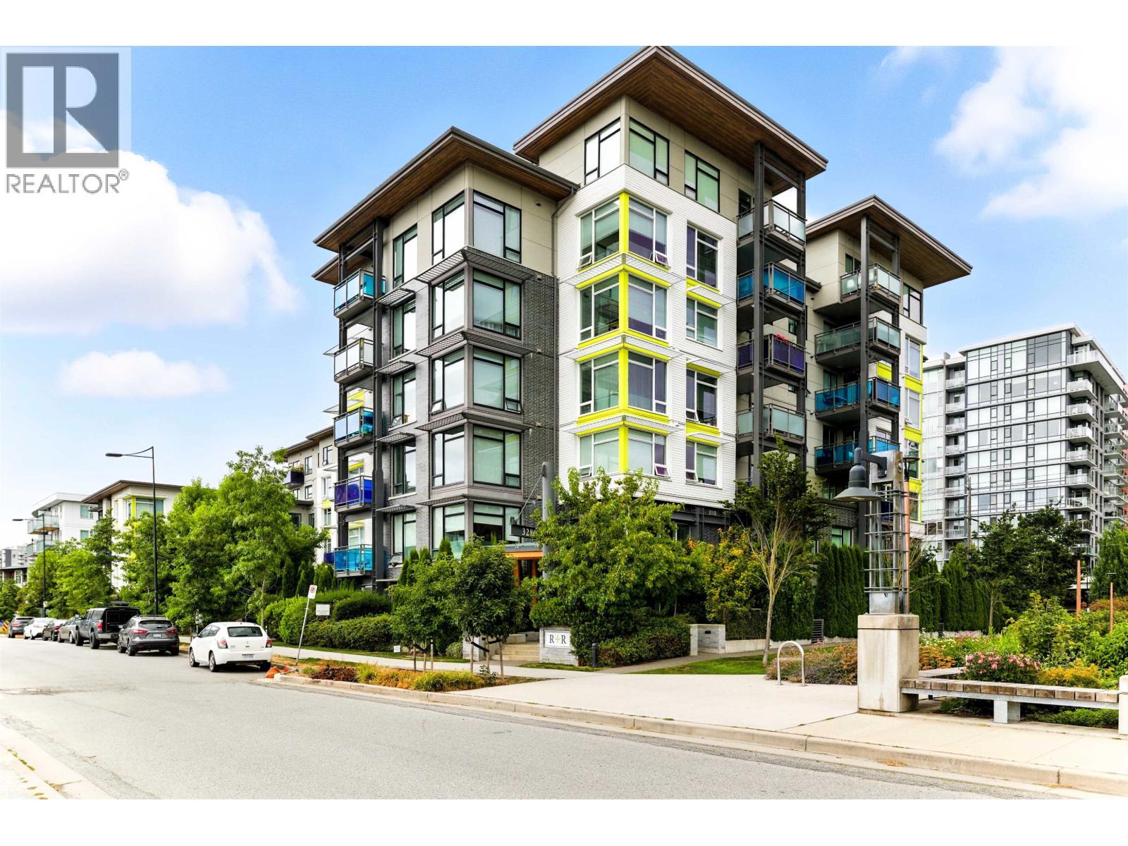 205 3289 RIVERWALK AVENUE|Vancouver, British Columbia V5S0G2