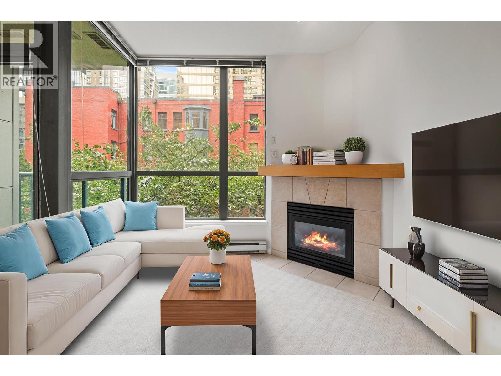 310 1239 W GEORGIA STREET|Vancouver, British Columbia V6E4R8