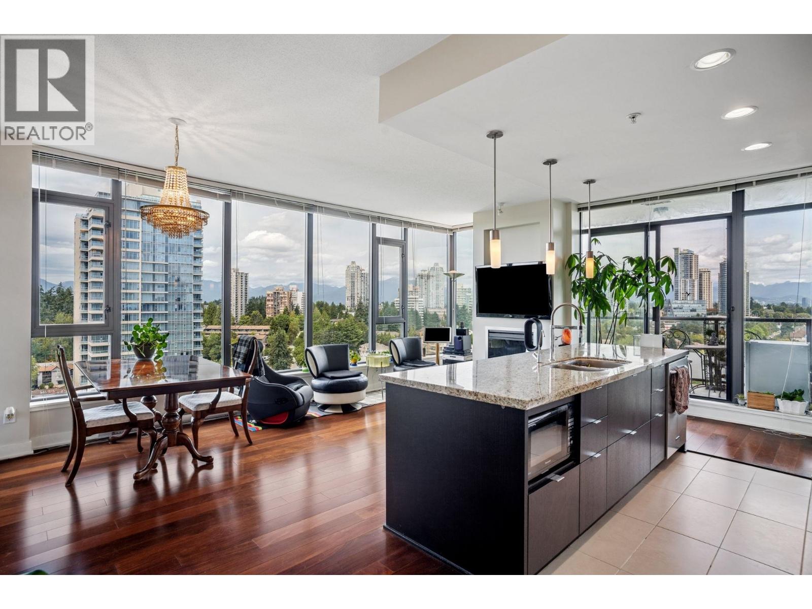 2103 7088 18TH AVENUE|Burnaby, British Columbia V3N0A2