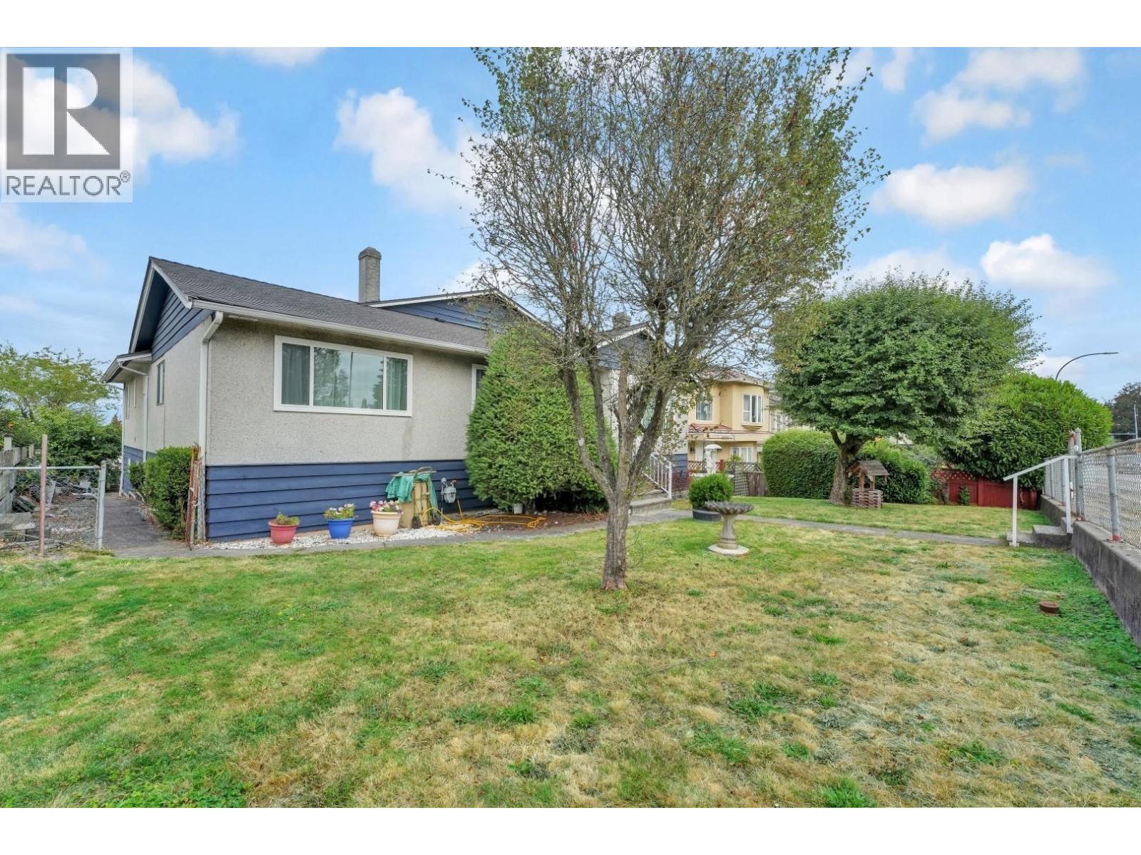 5067 DOVER STREET|Burnaby, British Columbia V5H1R4