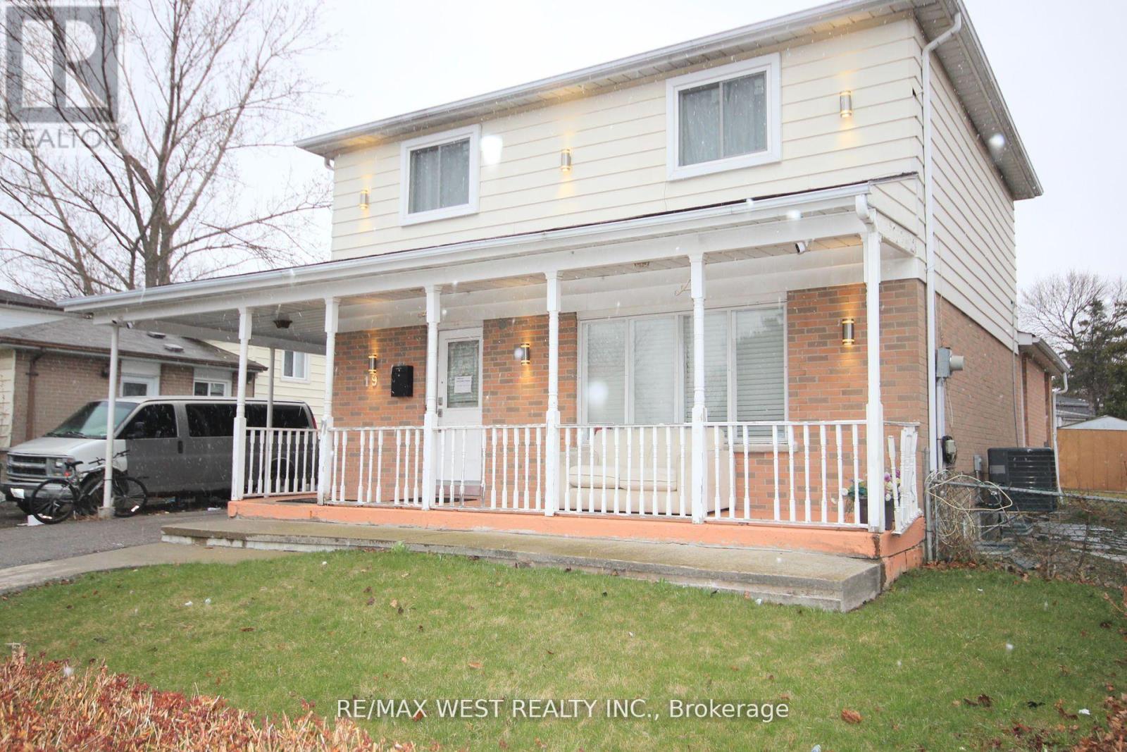 Property image for 19 LYNMONT ROAD|Toronto (West Humber-Clairville), Ontario M9V3W7