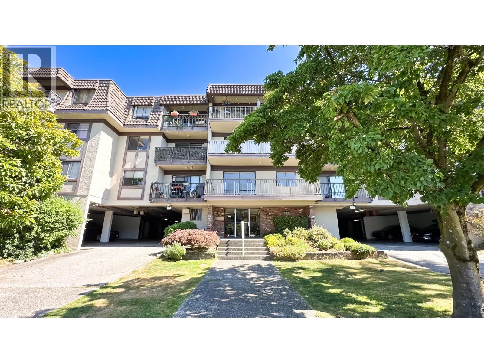 306 252 W 2ND STREET|North Vancouver, British Columbia V7M1C8