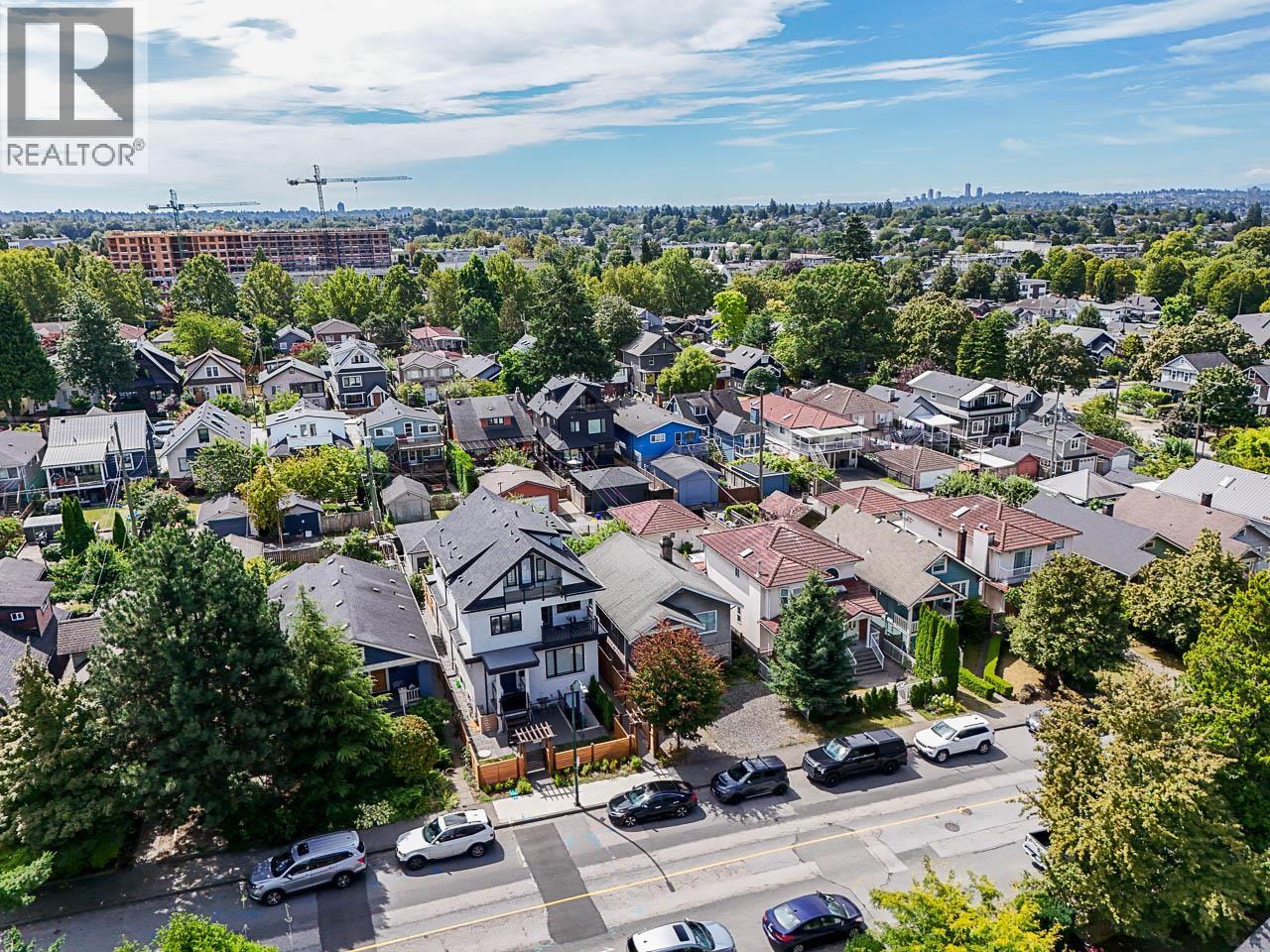 2554 DUNDAS STREET|Vancouver, British Columbia V5K1P8