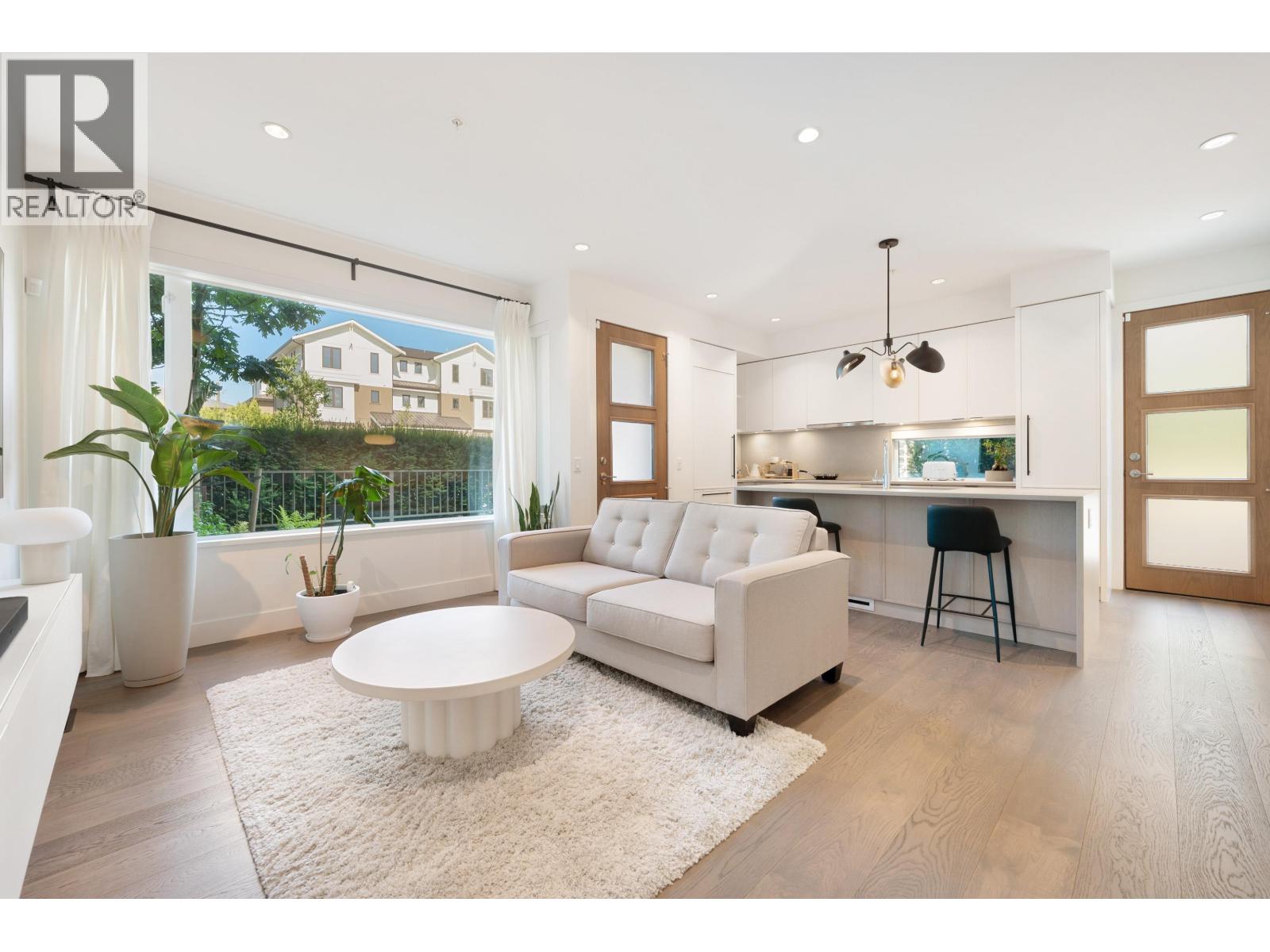 6812 OAK STREET|Vancouver, British Columbia V6P0K7