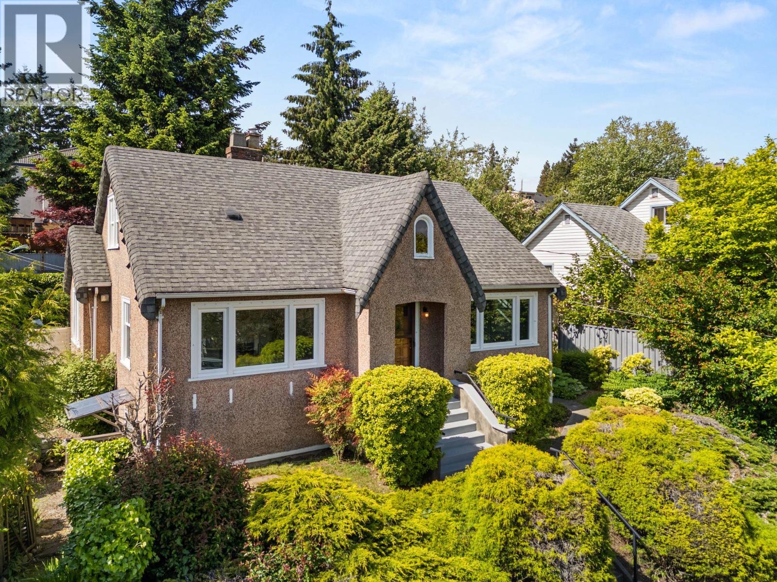 1509 SIXTH AVENUE|New Westminster, British Columbia V3M2C5