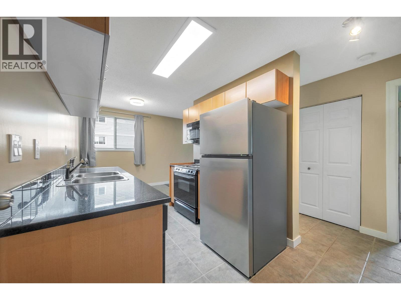 303 1121 HOWIE AVENUE|Coquitlam, British Columbia V3J1T9