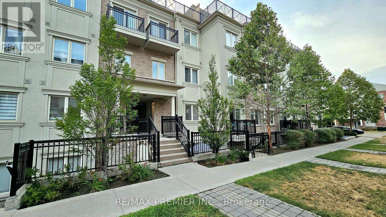 Property image for 272 - 19 CONEFLOWER CRESCENT|Toronto (Westminster-Branson), Ontario M2R0A4