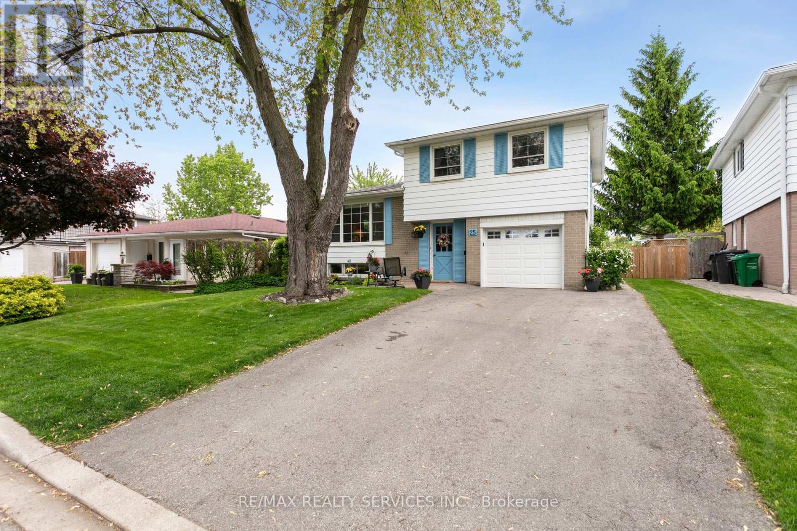 Property image for 25 MELVILLE CRESCENT|Brampton (Brampton East), Ontario L6W2S3