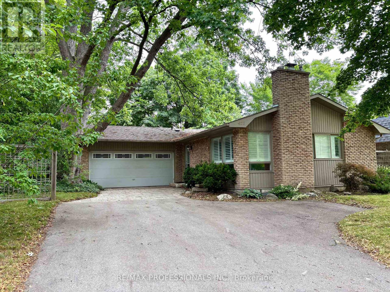 Property image for 425 CANTERBURY CRESCENT|Oakville (FD Ford), Ontario L6J5K8