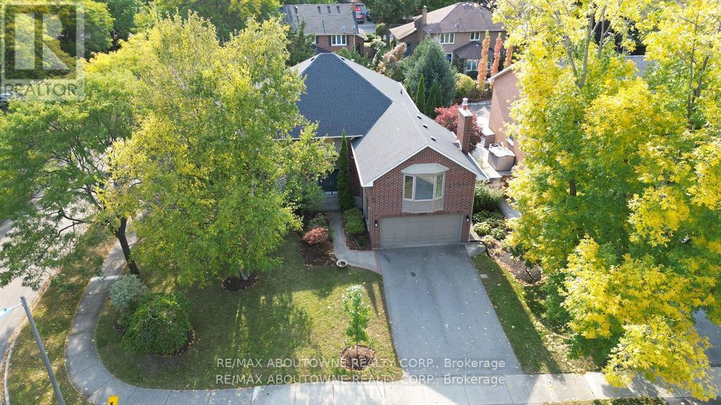 Property image for 398 BARCLAY CRESCENT|Oakville (FD Ford), Ontario L6J6H9