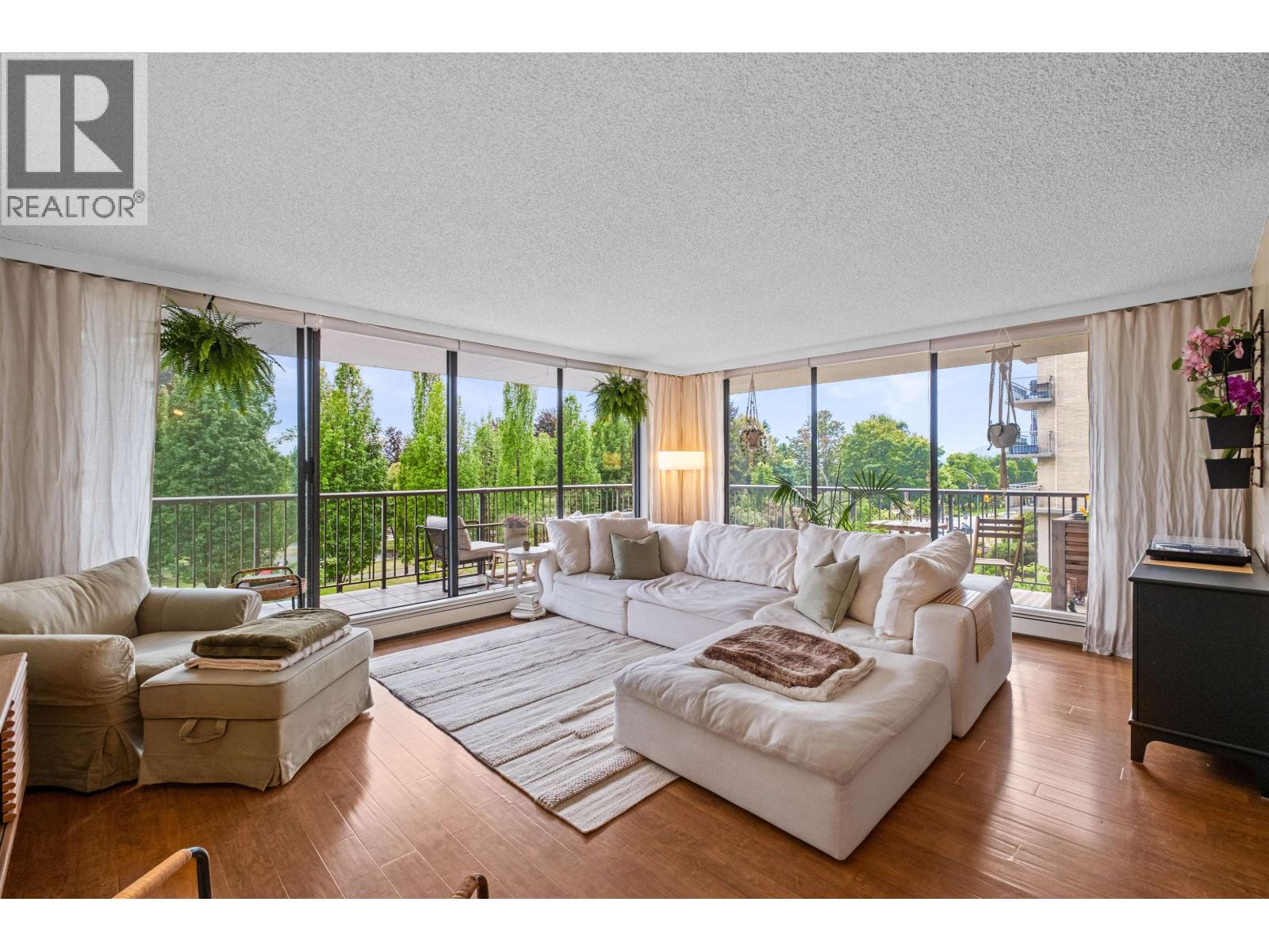 201 140 E KEITH ROAD|North Vancouver, British Columbia V7L4M9