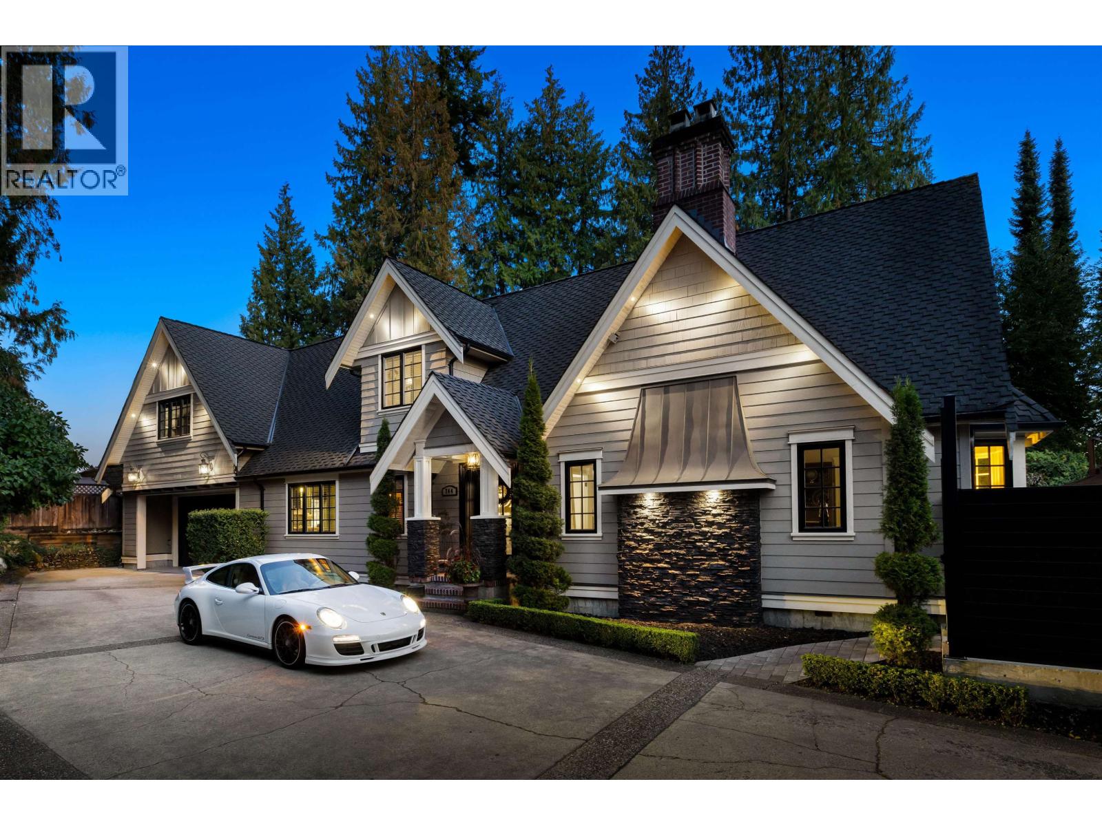 744 AUSTIN AVENUE|Coquitlam, British Columbia V3K3N1