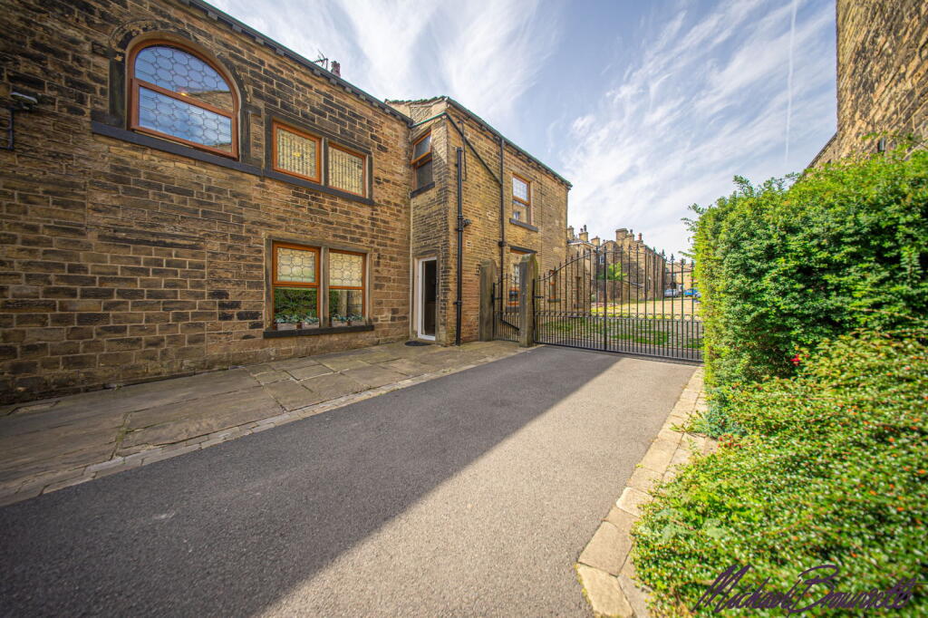 Property image for Highgate Road, Queensbury, Bradford, BD13 2RR
